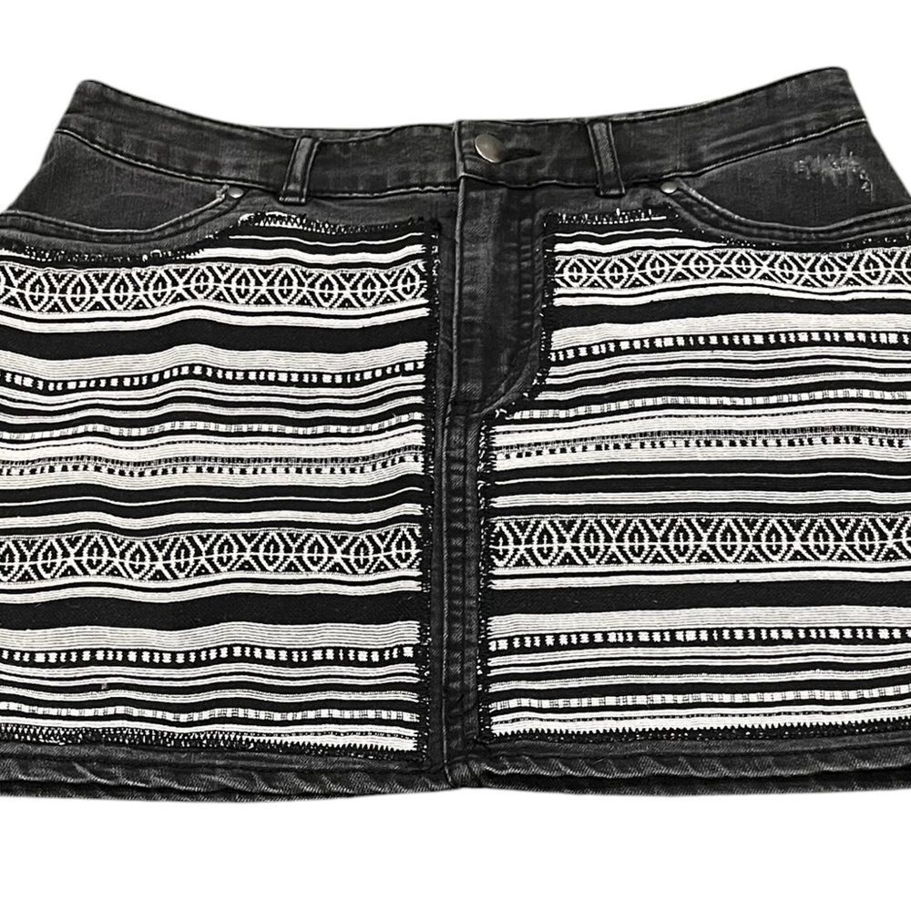 H&M Womens Denim Mini Skirt Black and White Aztec Patterned  SZ6